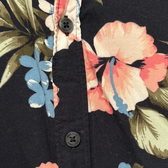 Hollister Tropical Floral Button-Up | Size Small - Picture 6 of 6
